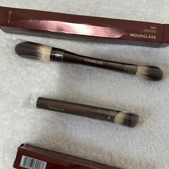 Hourglass Brush Bundle (NIB) - Picture 7 of 8
